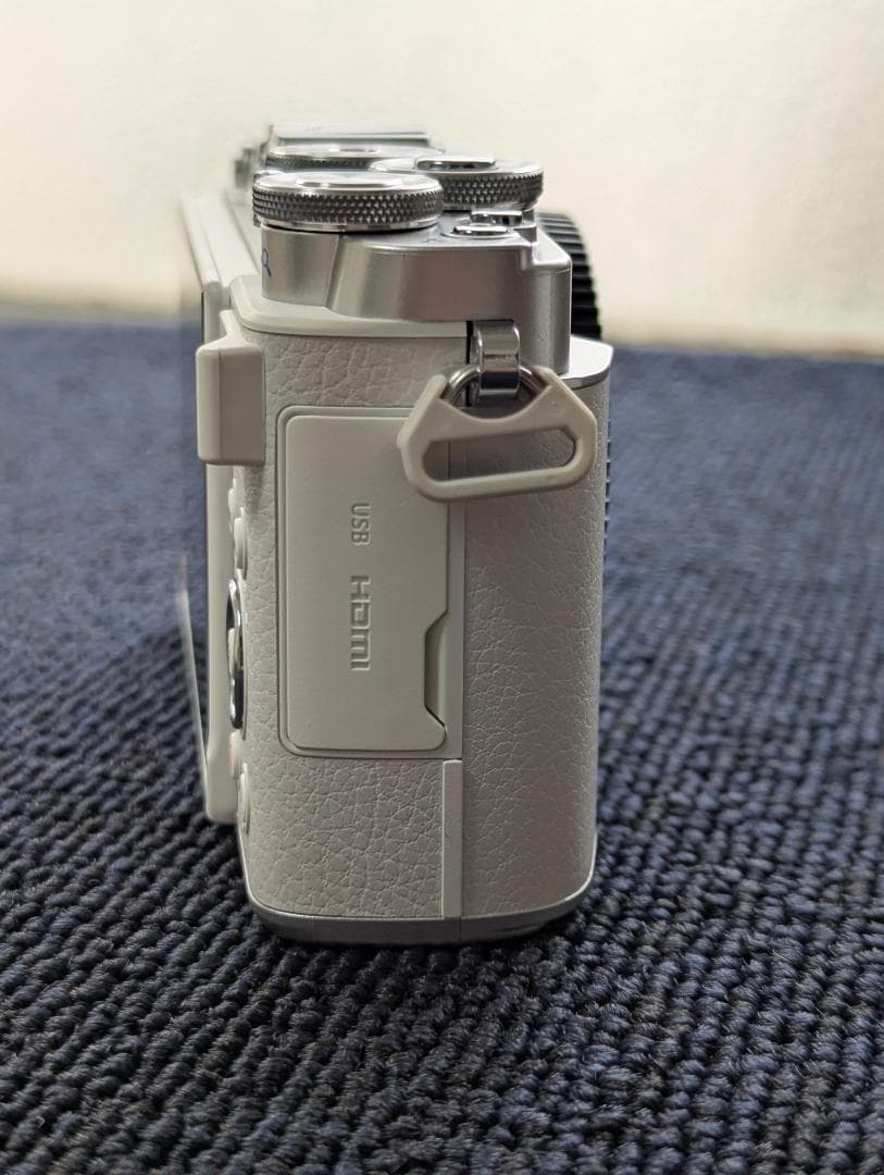 【美品】オリンパス PEN E-P7 ボディ ホワイト ペン OLYMPUS