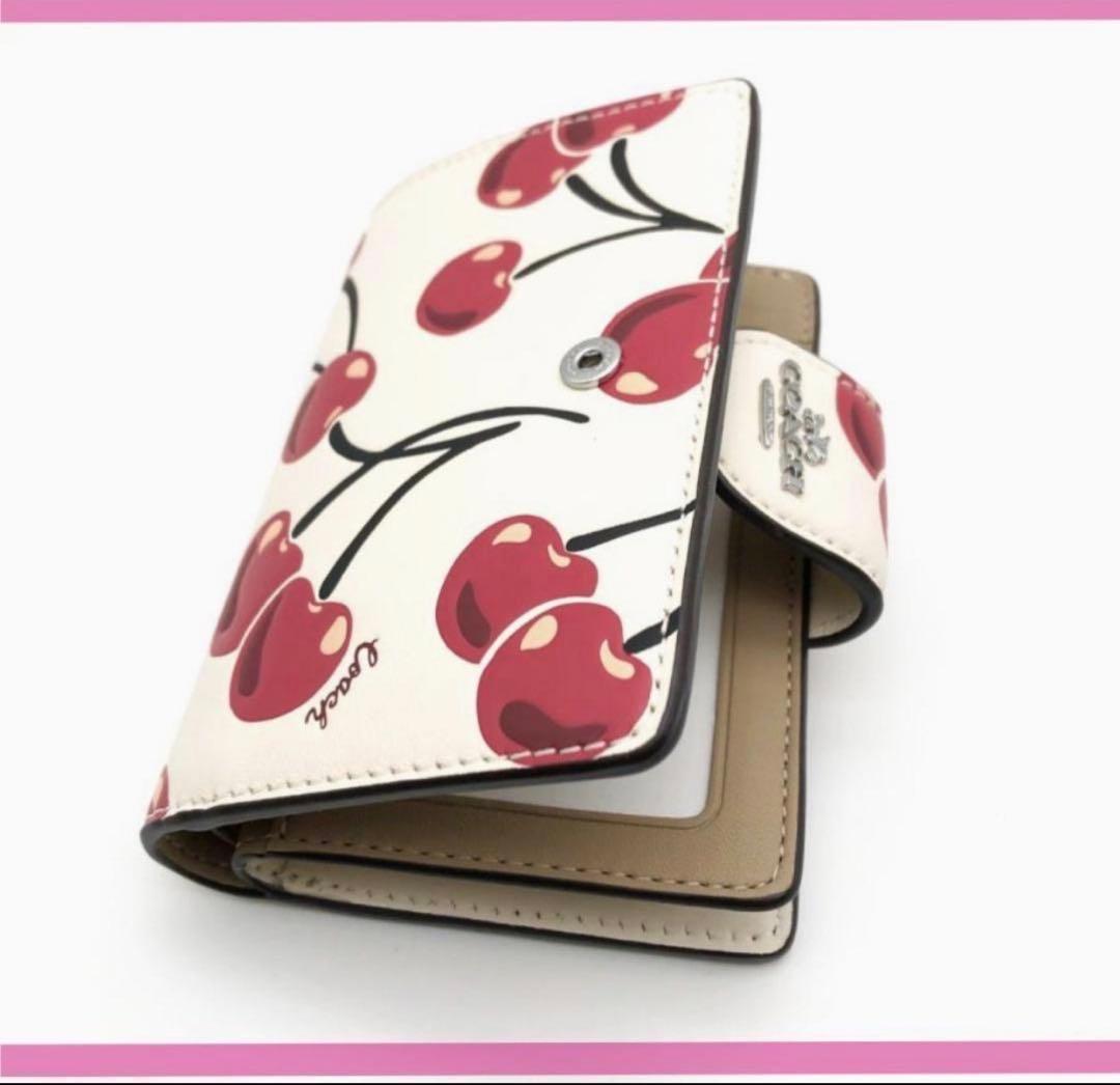 COACH コーチミディアム チェリー プリント さくらんぼ 二つ折り財布