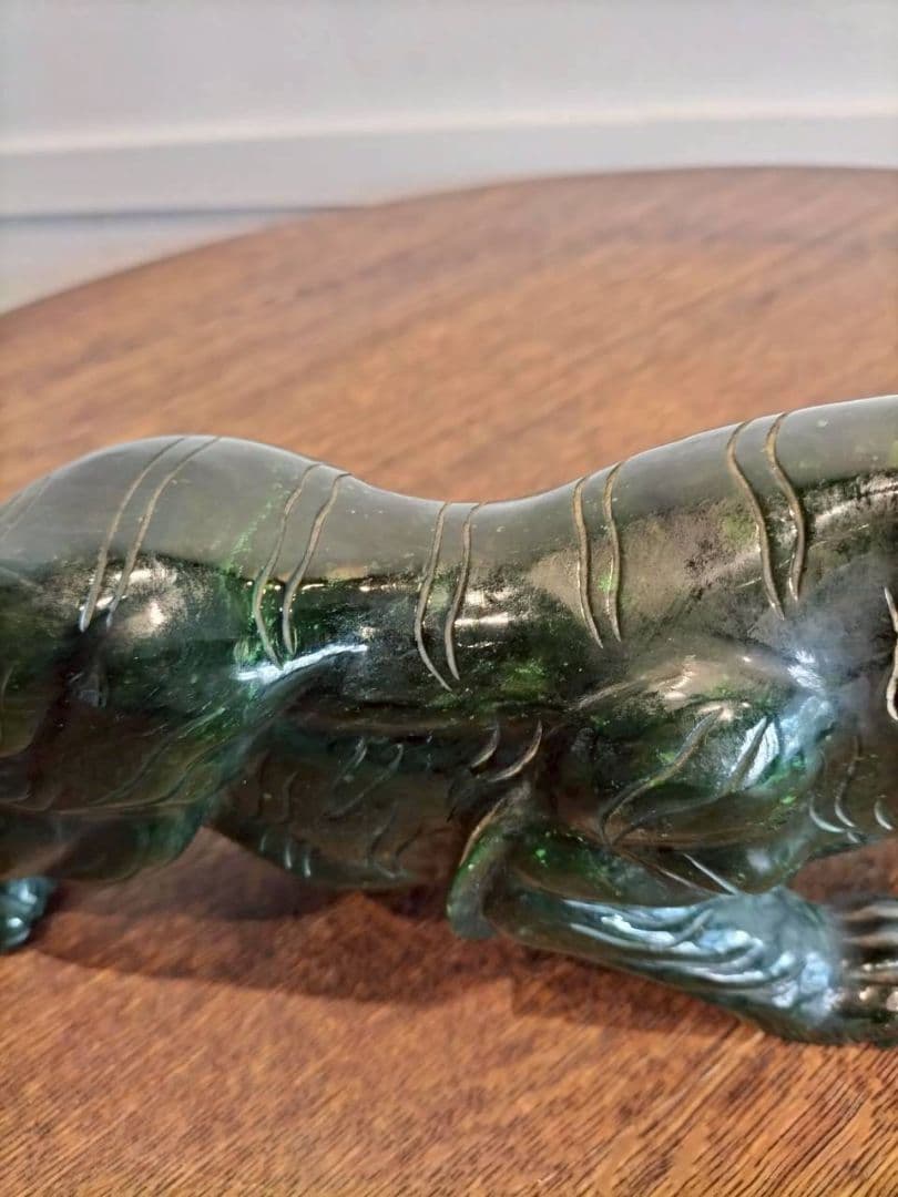 緑色天然石の虎の彫刻 置物　虎　干支　レトロ　天然石　タイガー