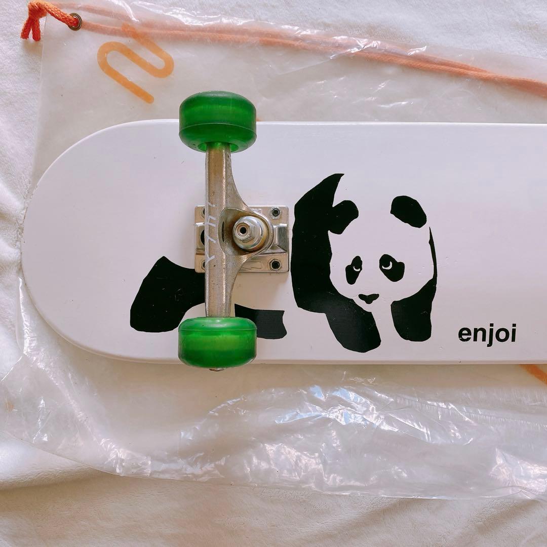 デッキがグリーンのお洒落スケートボード　パンダenjoi エンジョイ