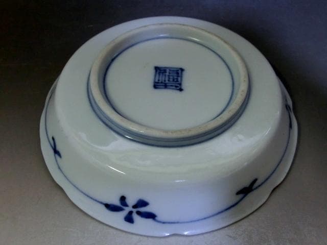 皿■角福 魚紋染付 唐草 蝶 花弁型 古伊万里 古美術 時代物 骨董品■