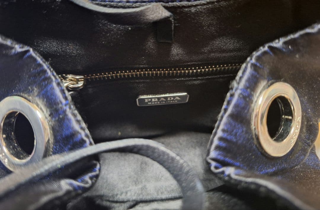美品 シルクPRADA 黒 リングハンドル パーティーバッグ