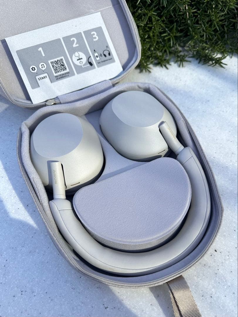 SONY ワイヤレスヘッドホン WH-1000XM5（ホワイト）