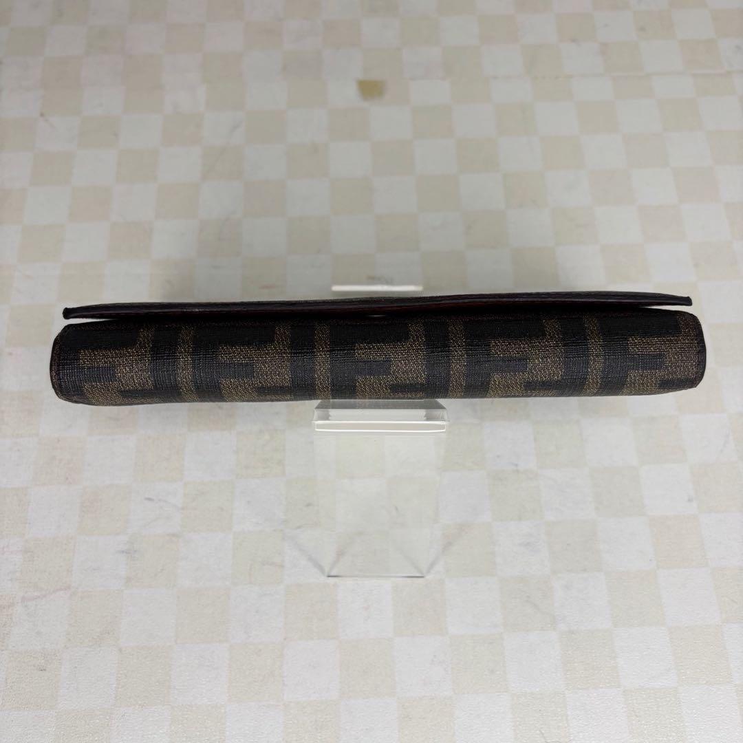 極美品　FENDI フェンディ　長財布　三つ折り　M06