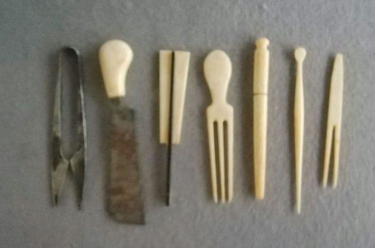 逸品　身嗜み道具②懐中道具　江戸期　明治時代　骨　鉄地　大奥　和骨董アンティーク