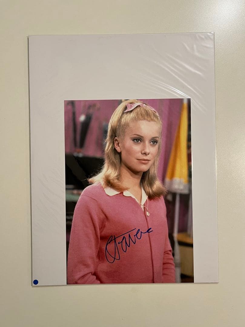 カトリーヌ・ドヌーヴ　直筆サイン入り写真