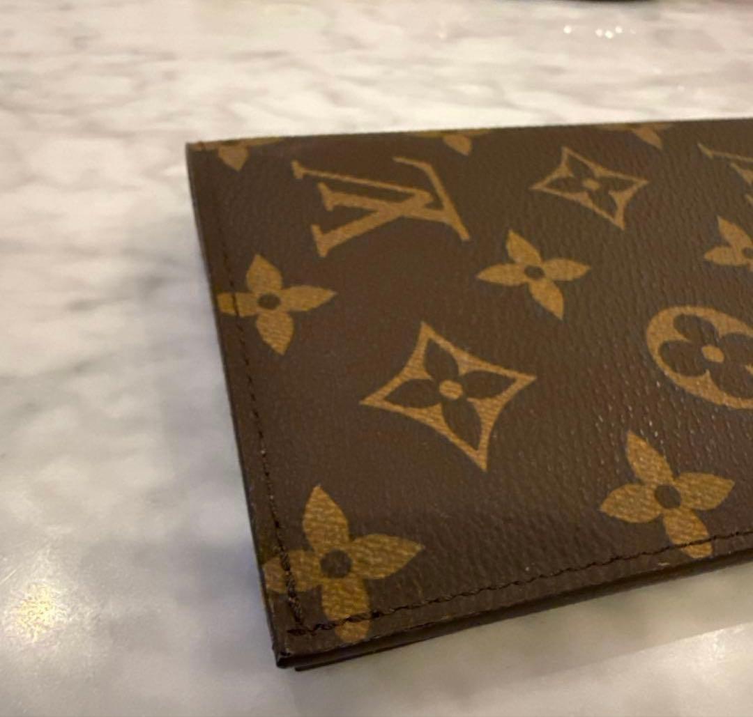 LOUIS VUITTON　パスポートケース 1点