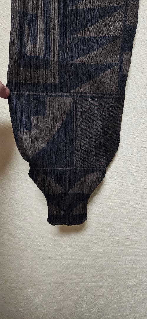 プリーツプリーズ　イッセイミヤケ 総柄アラジンパンツ 4号