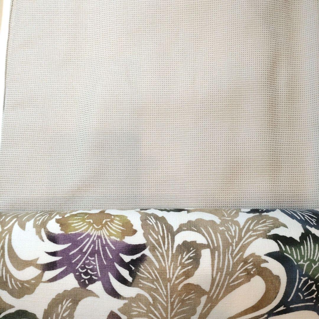 西陣御召　角通し柄　薄い抹茶色　袷　余り布あり　パールトーン加工済　着物のみ