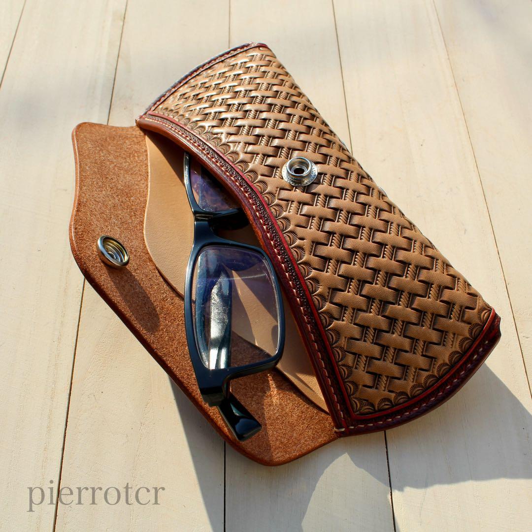 手彫り革小物　カービング眼鏡ケース