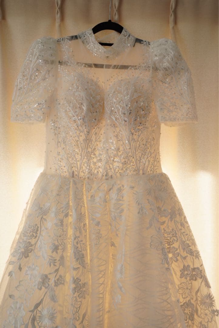 エレガントなAラインウェディングドレス 立て襟 韓国ドレス風