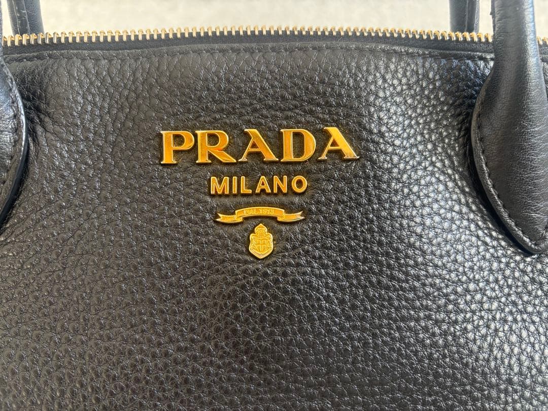 PRADA ブラック レザー ショルダーバッグ