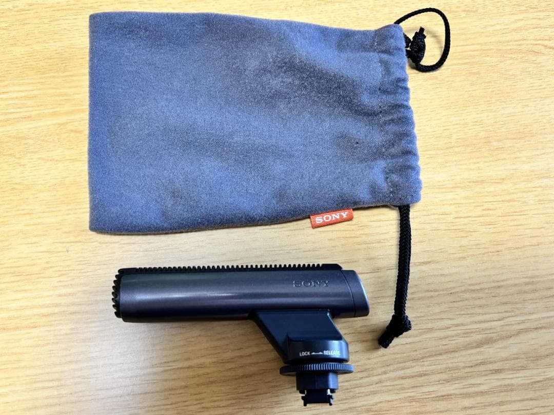 SONYのハイビジョンビデオカメラ ハンディカムHDR-SR12　付属品充実