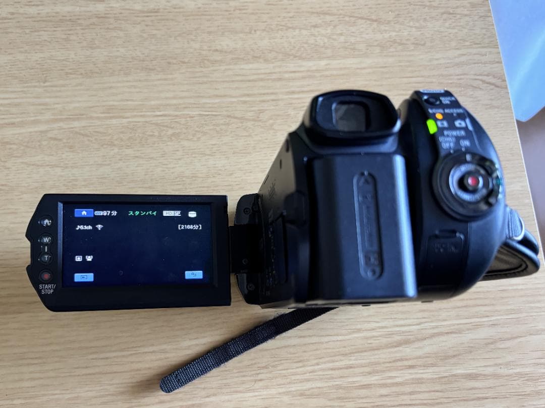 SONYのハイビジョンビデオカメラ ハンディカムHDR-SR12　付属品充実