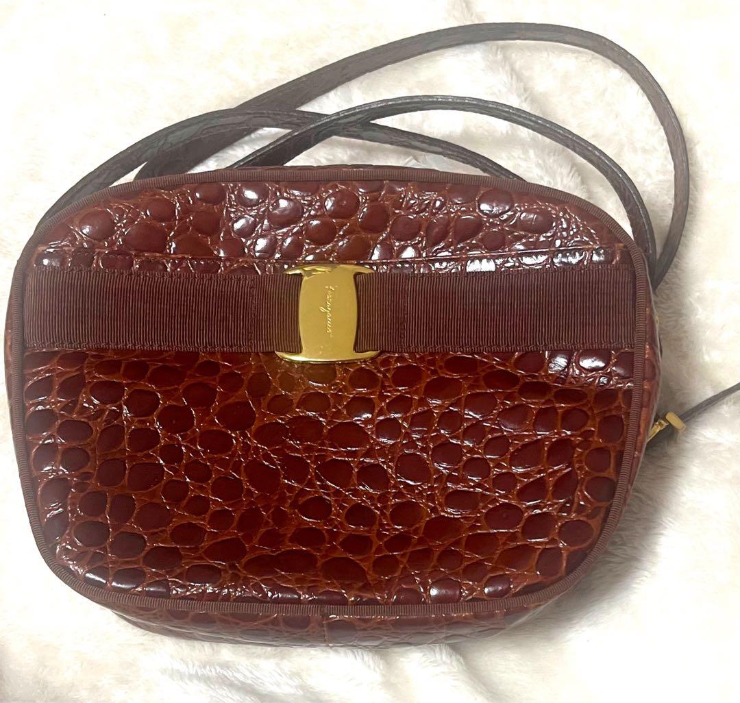 サルヴァトーレフェラガモ レザー ショルダーバッグ ヴァラ クロコ