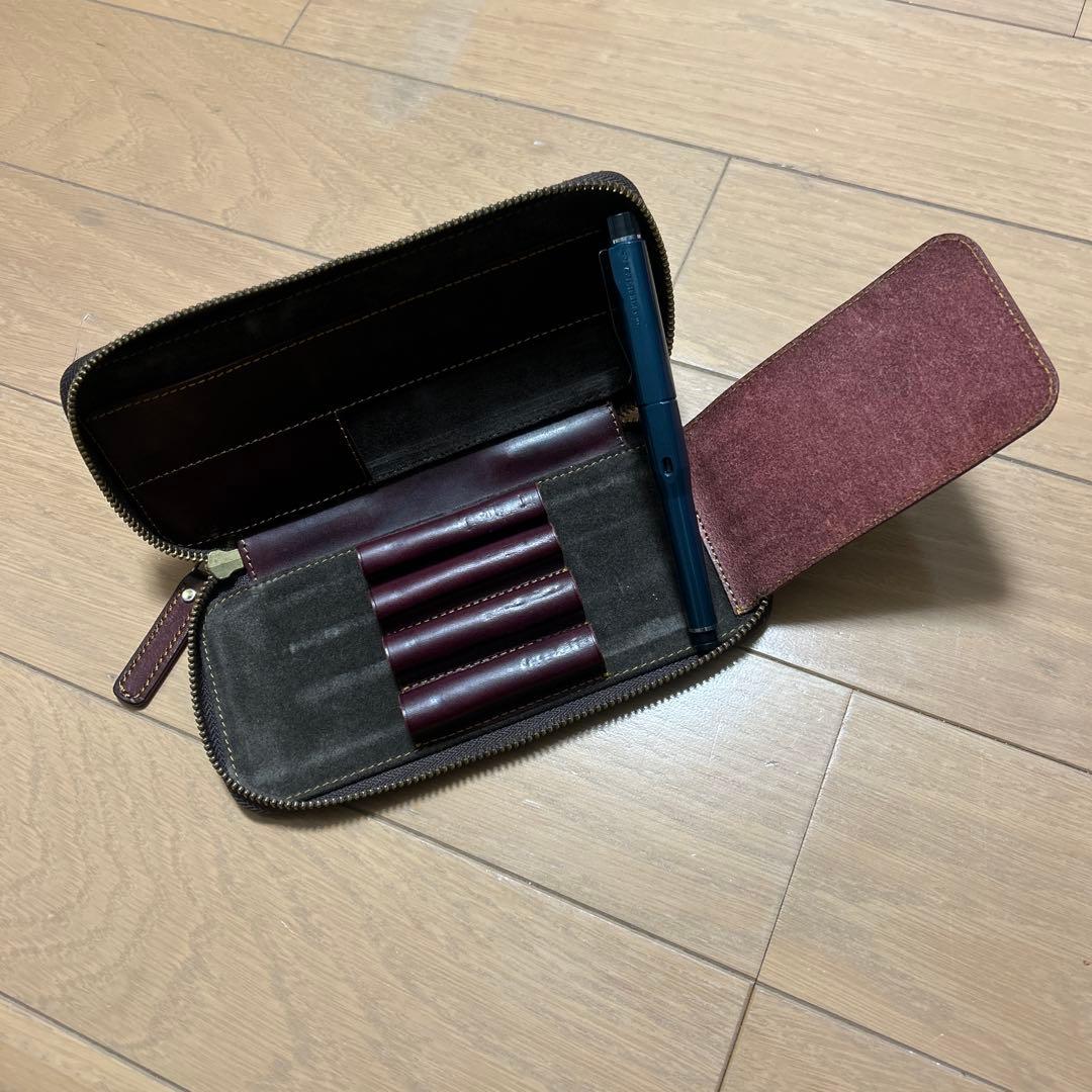 バハギア & クラフト ラウンドジップペンケース (プエブロ革モスト)