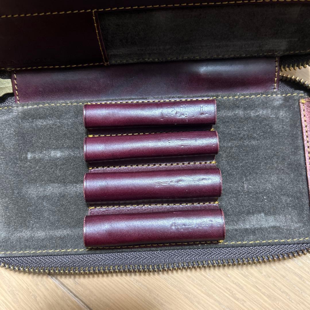 バハギア & クラフト ラウンドジップペンケース (プエブロ革モスト)