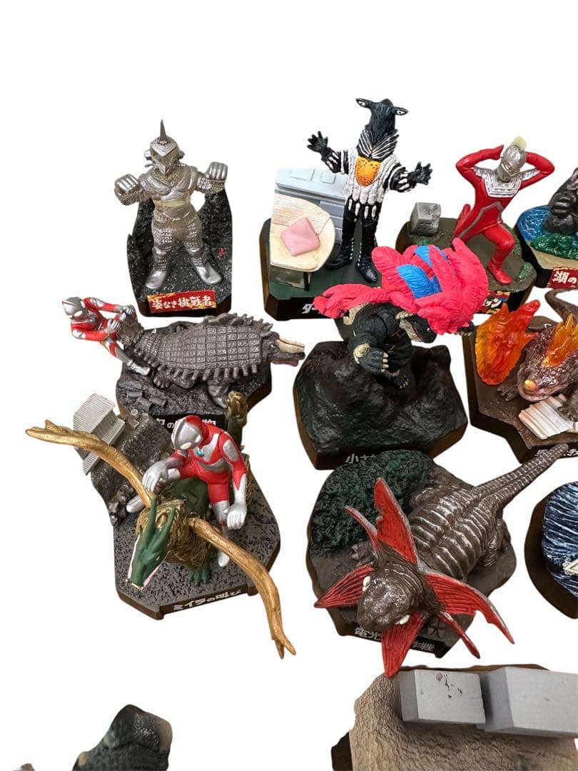 ウルトラマン　まとめ売り　ウルトラ怪獣　怪獣名鑑など　36個　36体