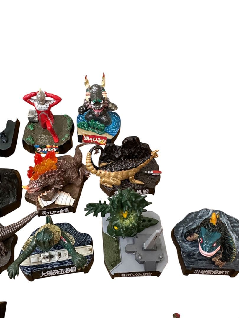 ウルトラマン　まとめ売り　ウルトラ怪獣　怪獣名鑑など　36個　36体