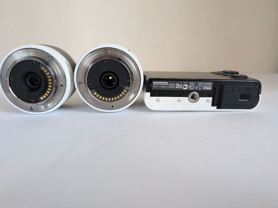 Nikon 1 J2 ミラーレスカメラ ホワイト 2レンズ付き