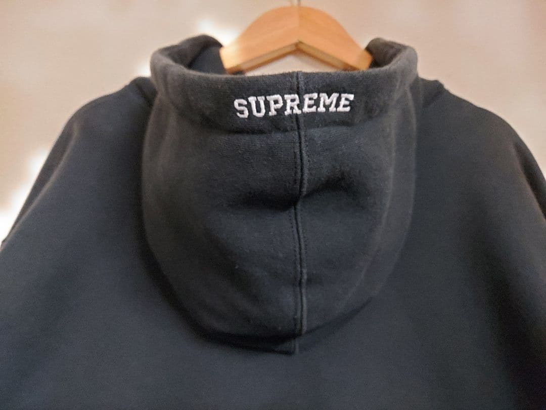 Supreme × NIKE ブラック パーカー 刺繡ロゴ シュプリーム ナイキ