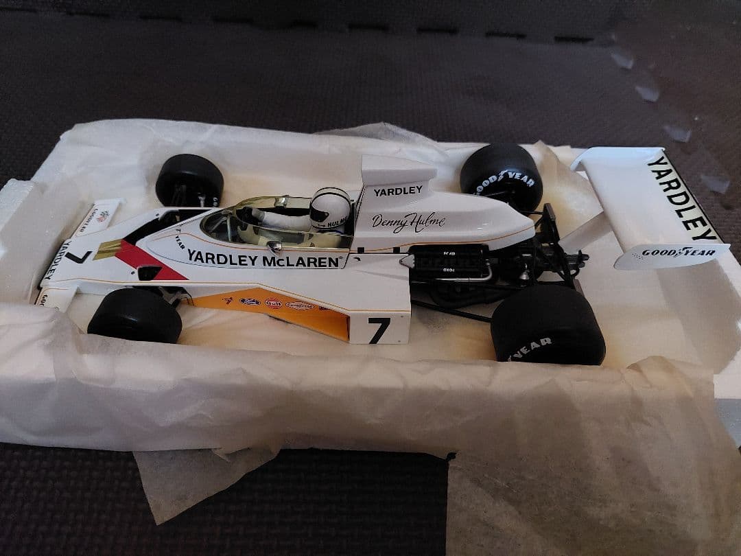 PMA 1/18 マクラーレン M23 Yardley #7 D.Hulmu