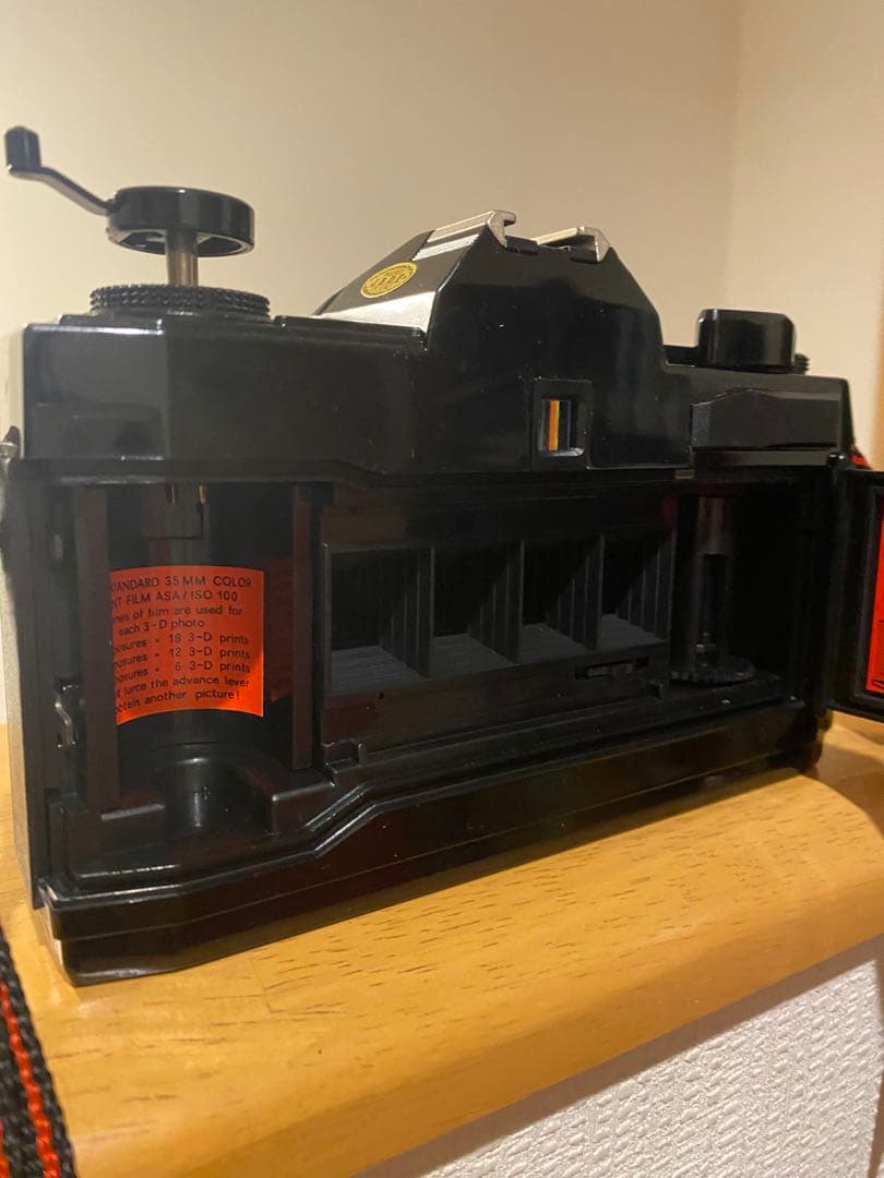 Nishika N8000 35mm 3Dカメラ中古品 ＆ 専用ストロボ未使用品