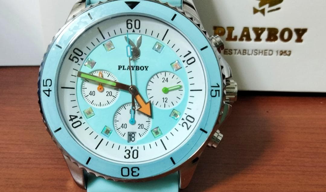 新品PLAYBOY スカイブルー クロノグラフ 時計箱付き
