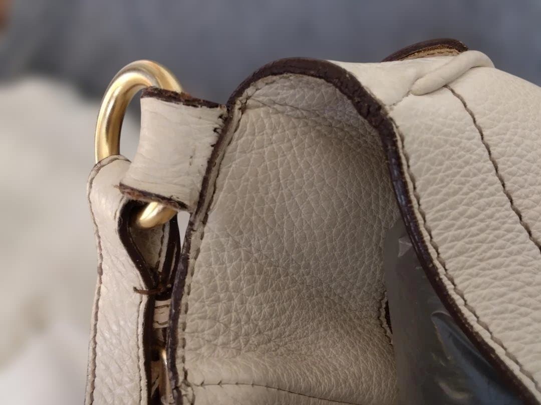 PRADA ホワイトレザー ショルダーバッグ