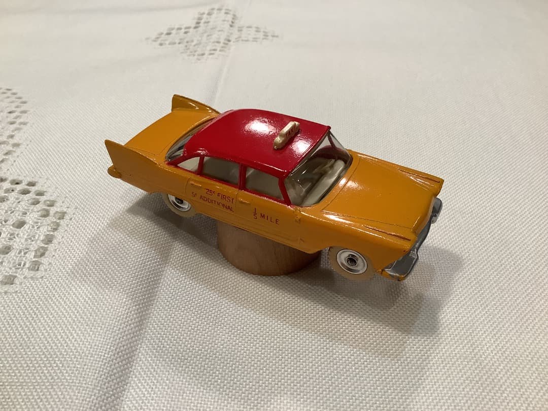 お値下げ！美品　DINKY TOYS プリムス　USA TAXI ミニカー