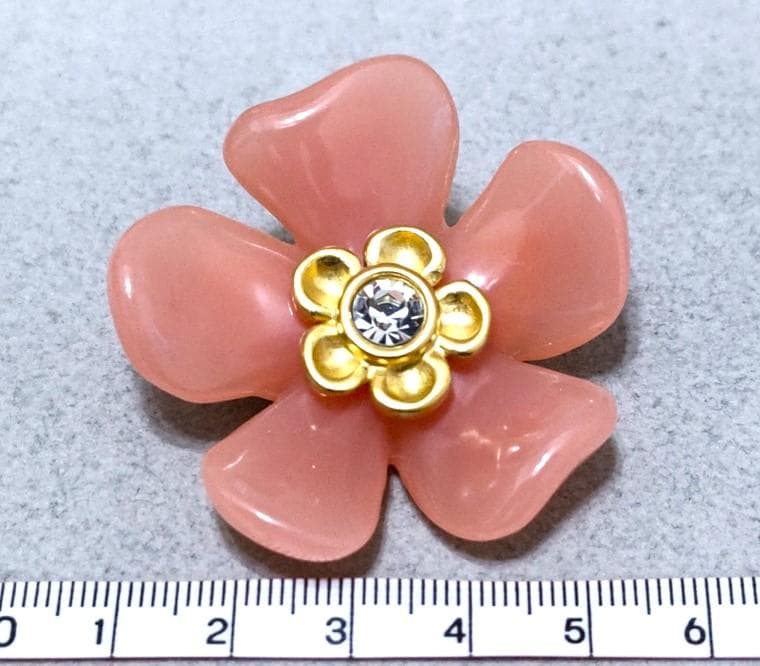 ジバンシー　ピンク花型ブローチ　40589