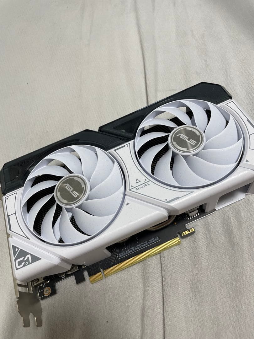 白ASUS GeForce RTX 4060 Ti DUAL 8GB OCモデル