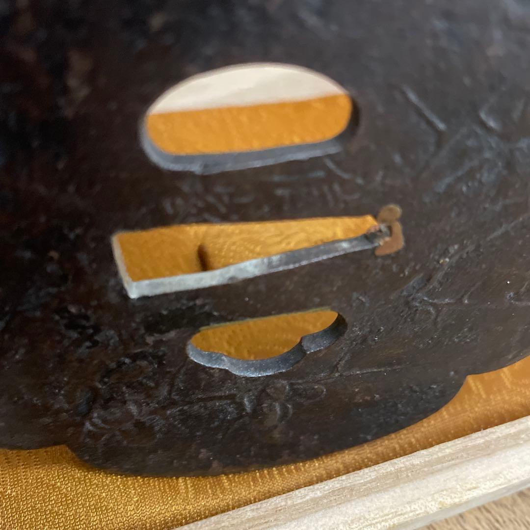 鍔　鉄地　信家の銘有り　大鍔