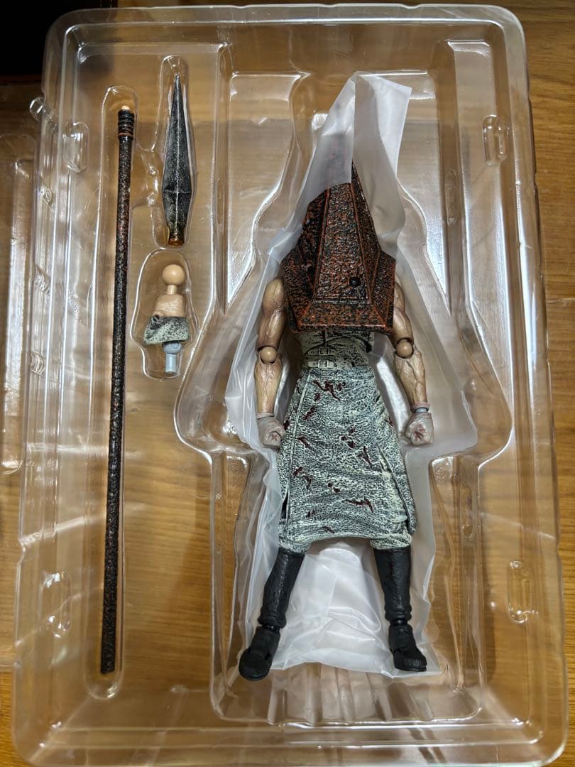 figma レッドピラミッドシング バブルヘッドナース