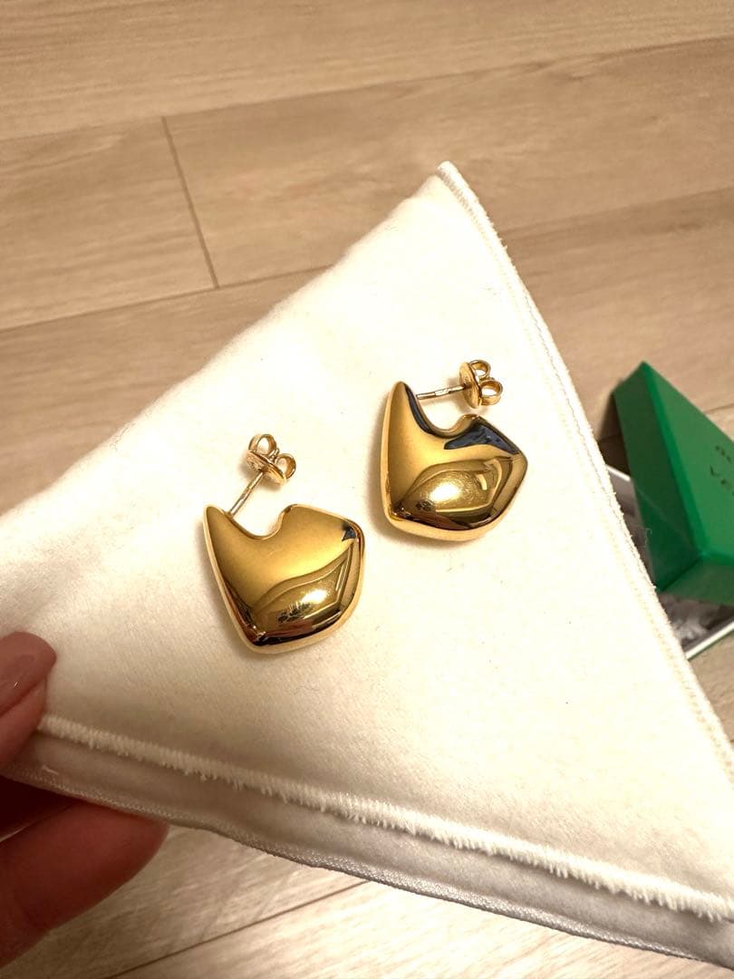 Bottega Veneta ミニフィンピアス　ゴールド