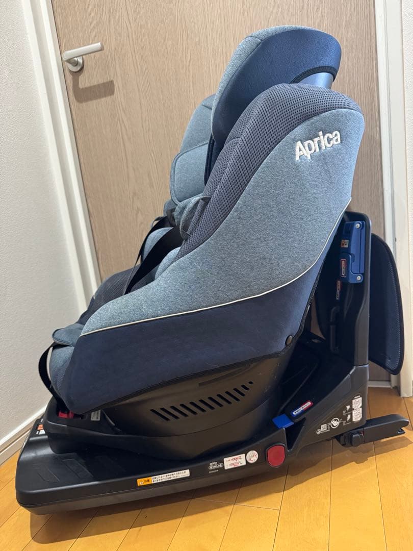 Aprica 車用チャイルドシート グレー　isofix