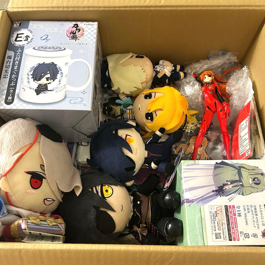アニメグッズ まとめ売り 刀剣乱舞 A3 うたプリ他 缶バッジ 色紙 ぬいぐるみ
