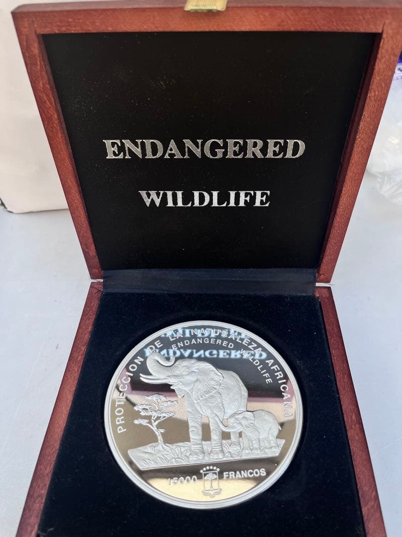 赤道ギニア 1992年 銀貨 純銀999 1kg アフリカ象親子 希少自然保護