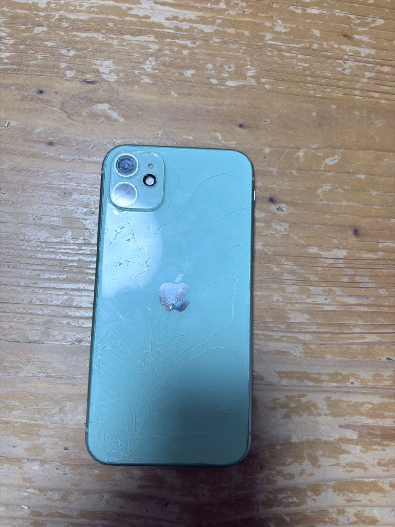 iPhone 11 SIMフリー128Gおまけ付き値下げコメント待ってます