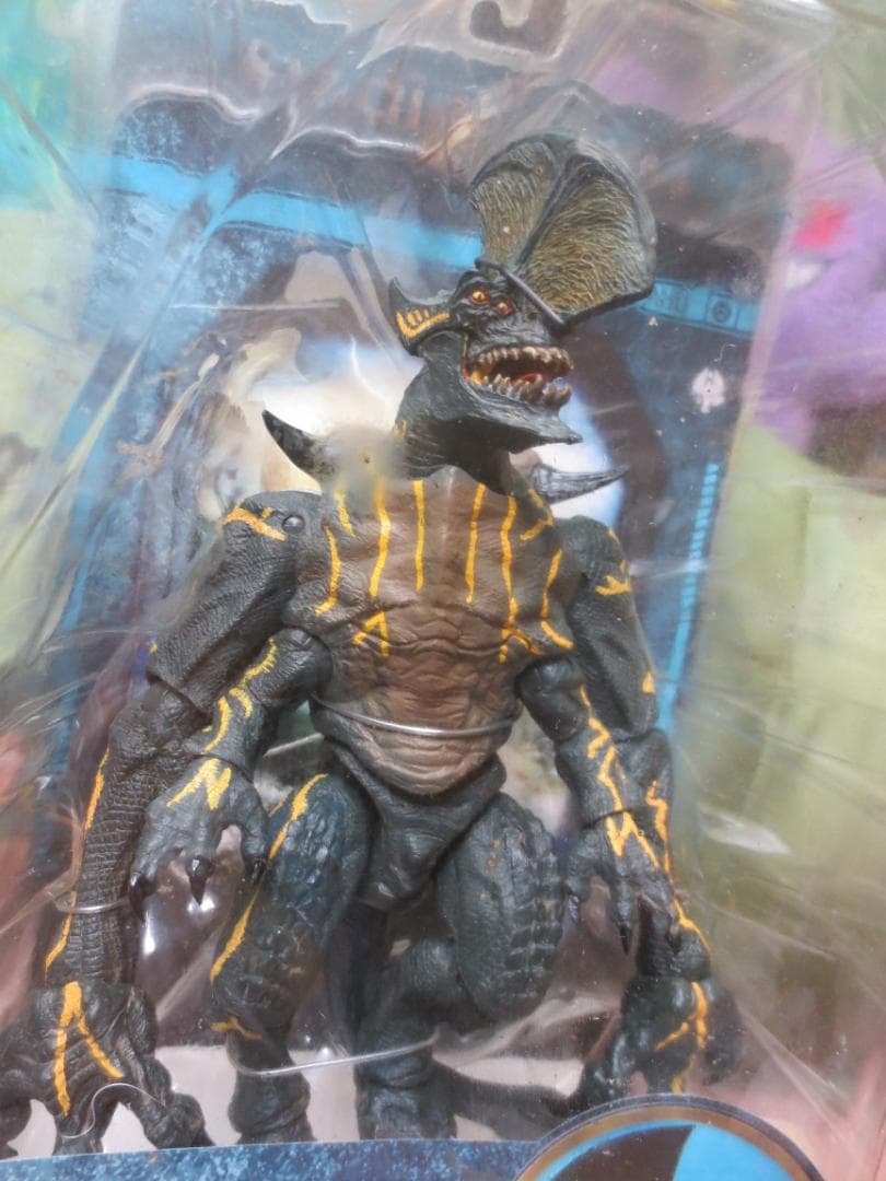 新品 NECA　パシフィックリム　アクションフィギュア TRESPASSER