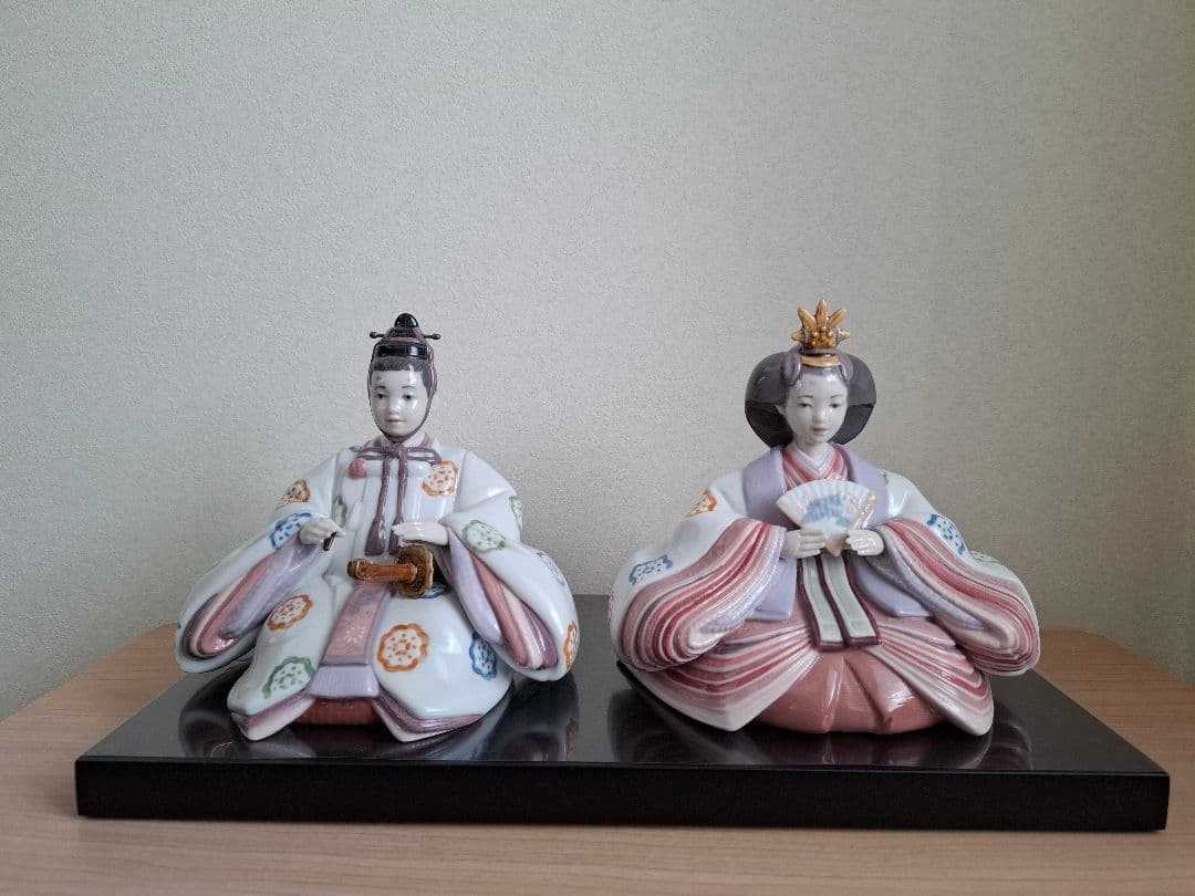 リヤドロ　親王飾り　花紋様