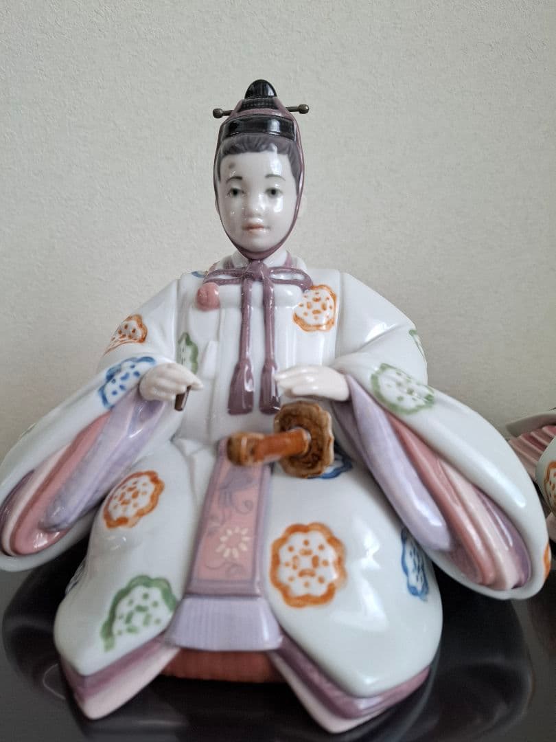 リヤドロ　親王飾り　花紋様