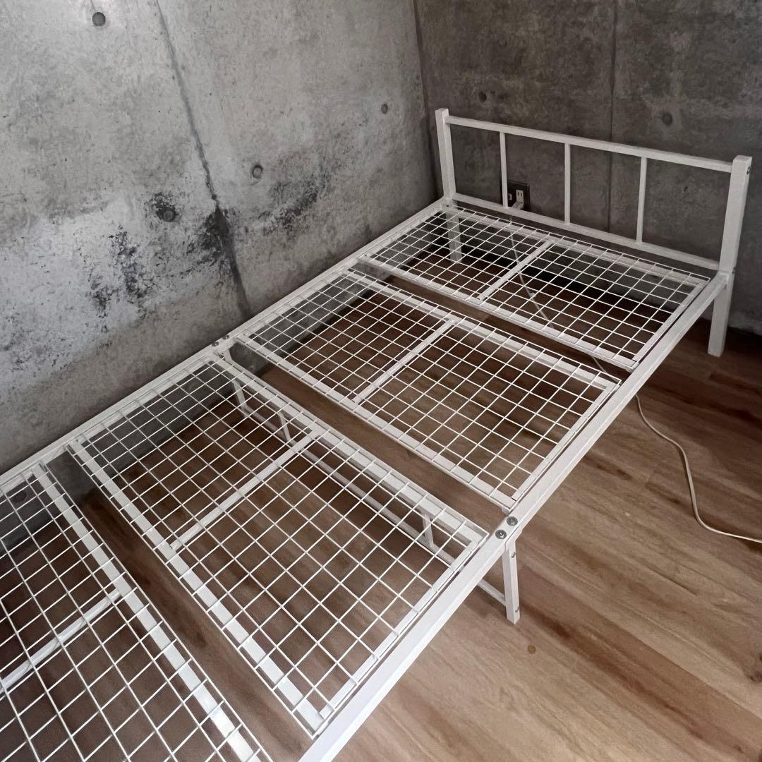 ニトリ　シンプルパイプベッド