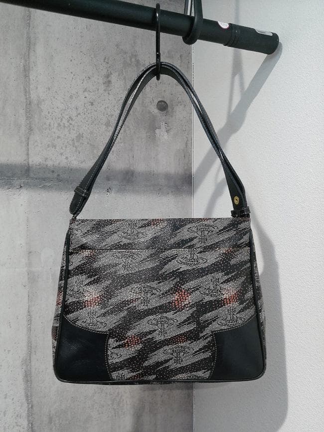 美品 ヴィヴィアンウエストウッド オーブ 総柄 ショルダーバッグ イタリア製