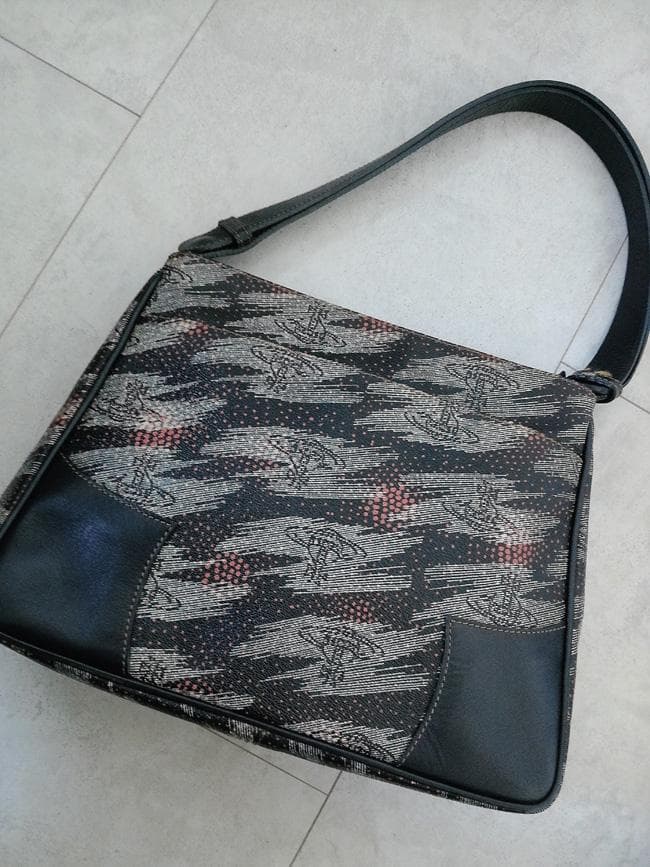 美品 ヴィヴィアンウエストウッド オーブ 総柄 ショルダーバッグ イタリア製