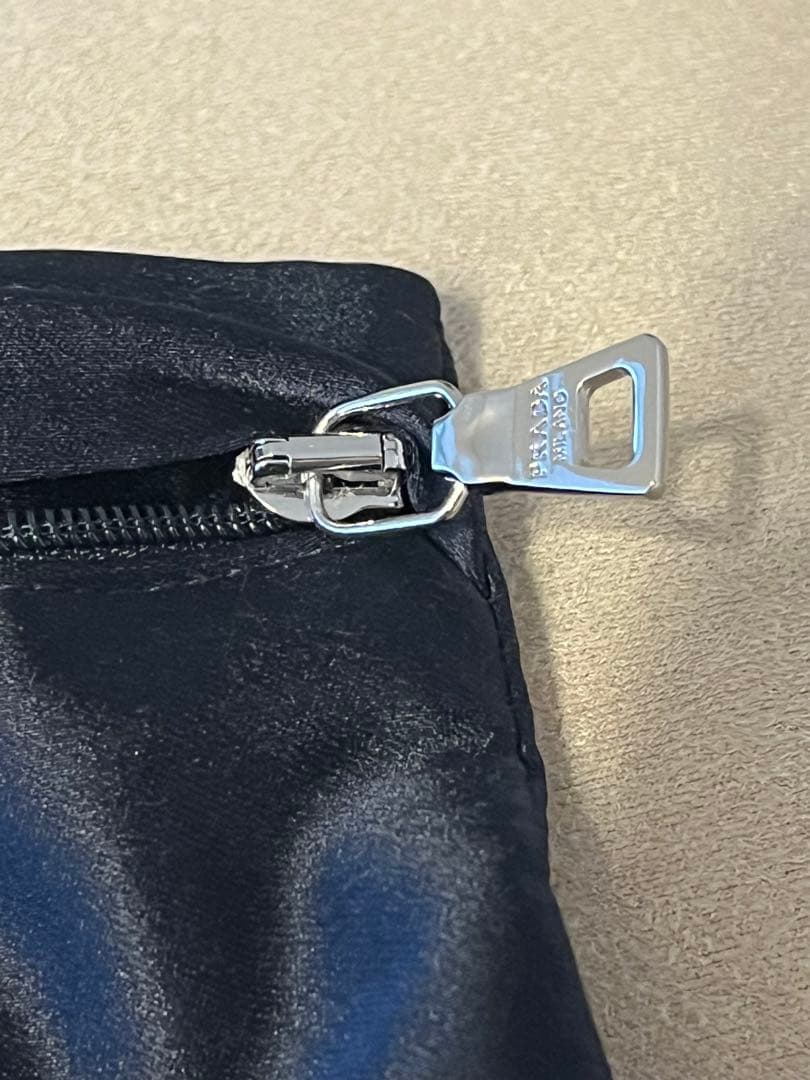 【新品‼️美品‼️】PRADA ブラック ヘアクリップ ポーチ付き