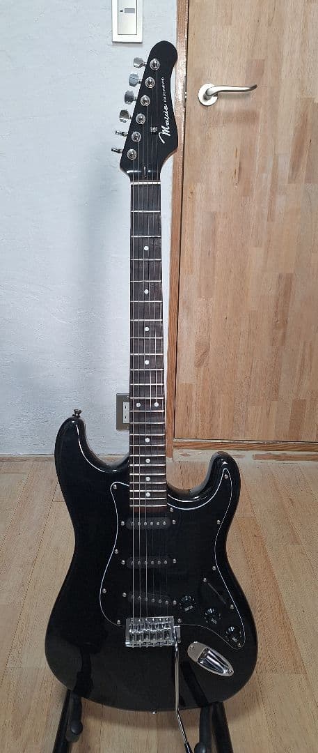 ※セルジュ※　エレキギター　ストラトキャスタータイプ　スキャロップ仕様