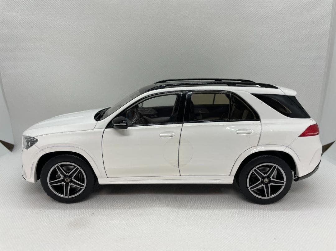 204-018 ノレブ 1/18 メルセデスベンツ GLL 2019 White