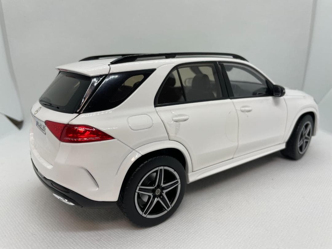 204-018 ノレブ 1/18 メルセデスベンツ GLL 2019 White