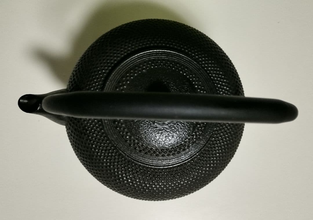 takazaru　南部鉄瓶　丸型アラレ　銘入